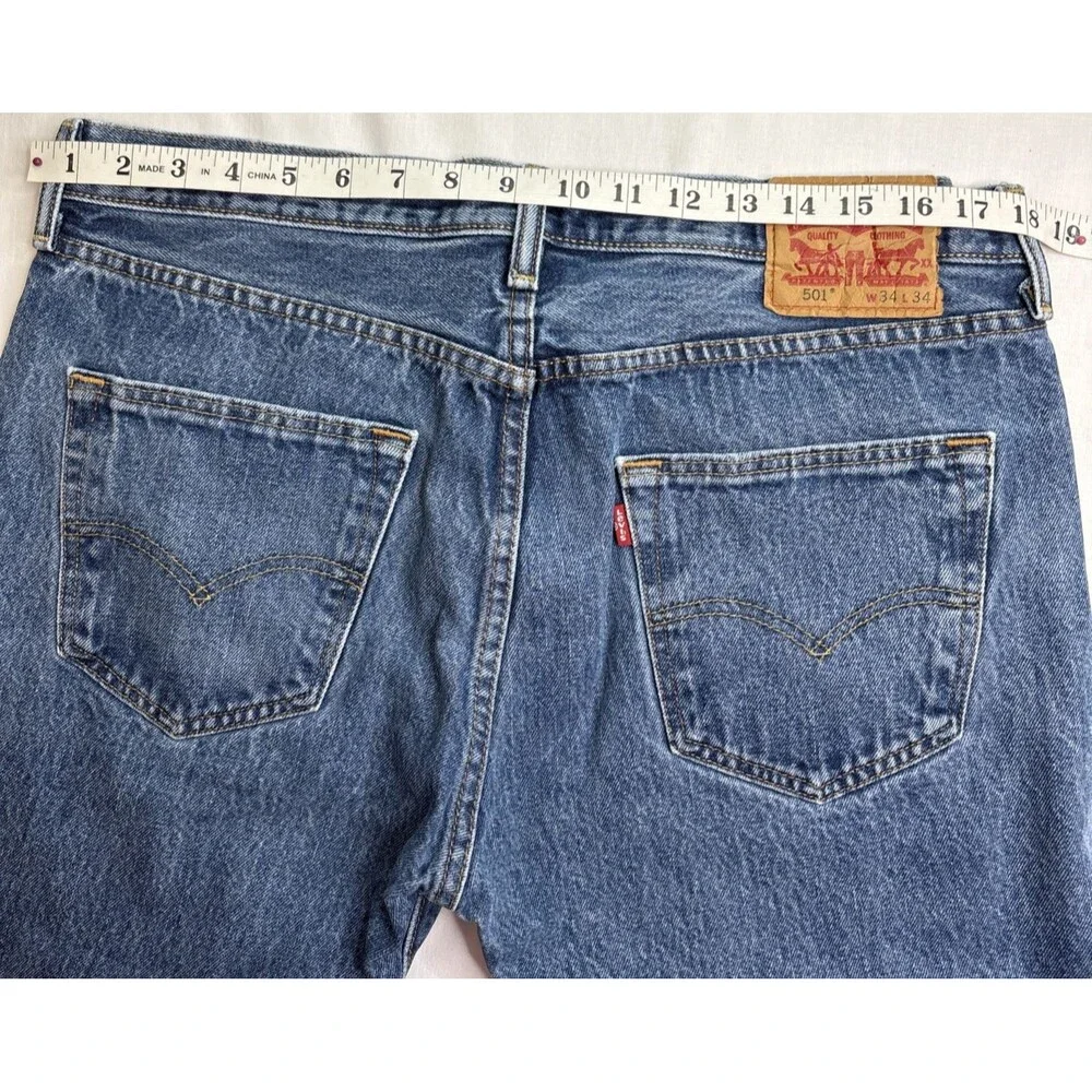 Levi's 501 Men's Jeans Size 34x34 Blue Denim Red Tab Straight button front.